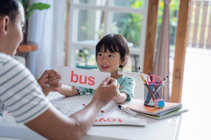 Langue étrangère : apprendre quelques mots à mon enfant