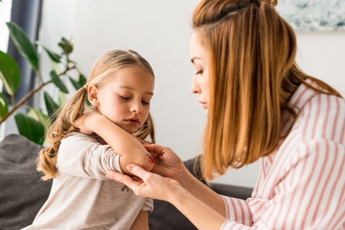 Cuidado de lesiones menores y lesiones infantiles