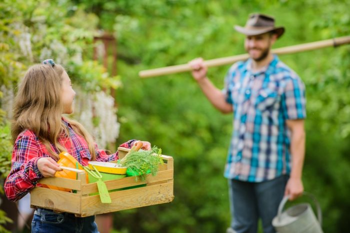 Le jardinage pour découvrir la nature simplement avec votre enfant