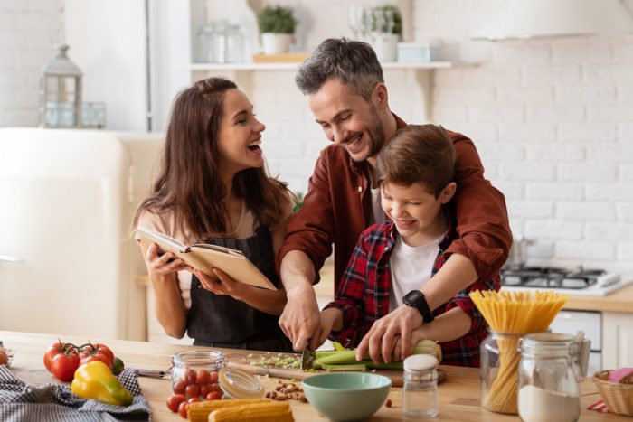 Les bienfaits de cuisiner en famille