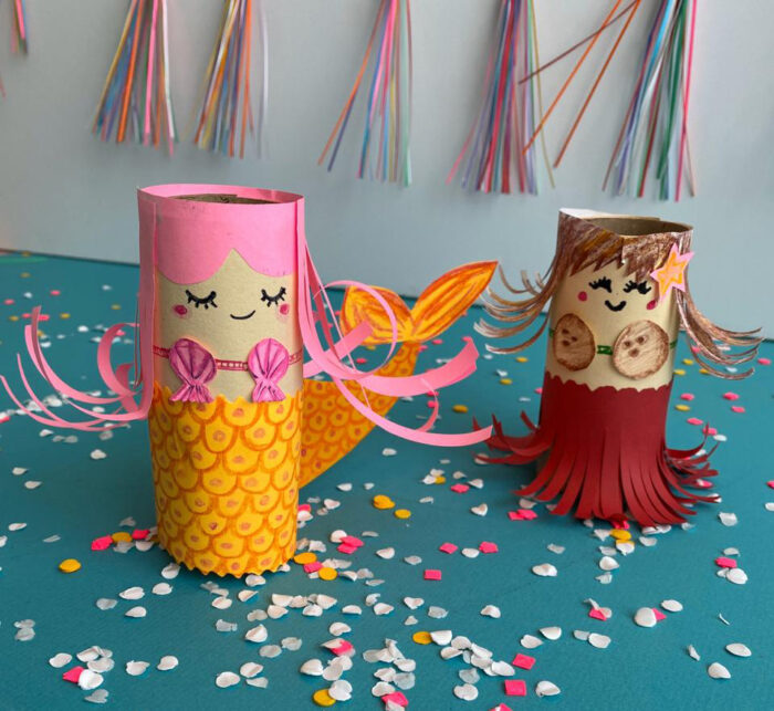 Crea personajes divertidos con rollos de papel.
