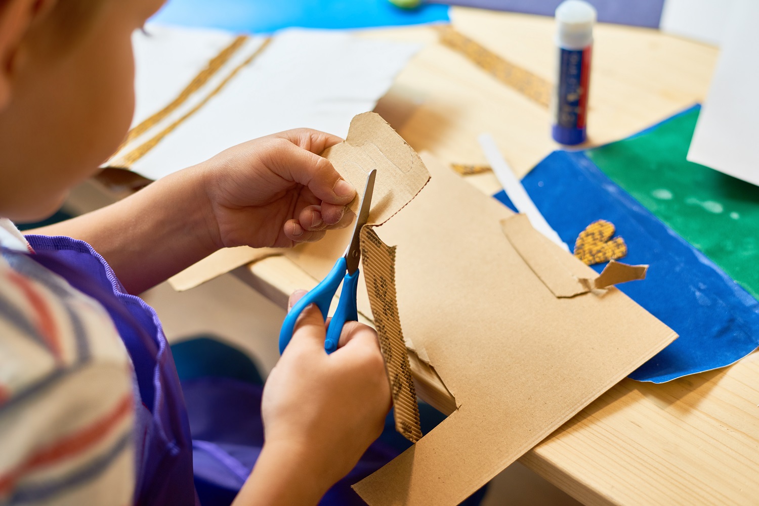 Développer la motricité fine par le jeu chez l'enfant