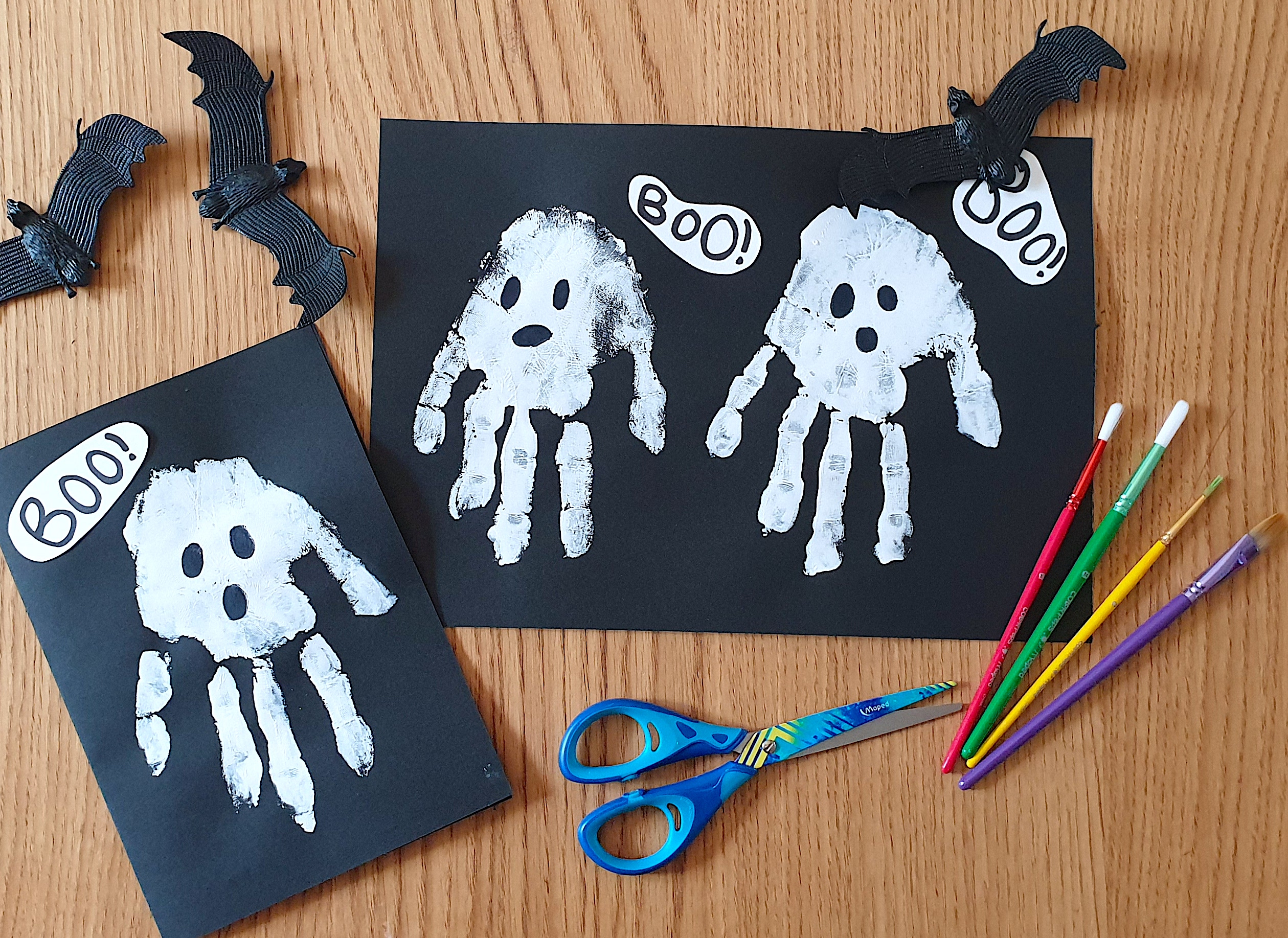 Peinture avec ses empreintes de mains : personnages d'Halloween