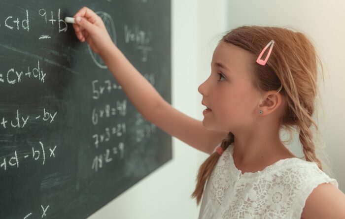 Classique ou numérique, quel apprentissage pour votre enfant ? 