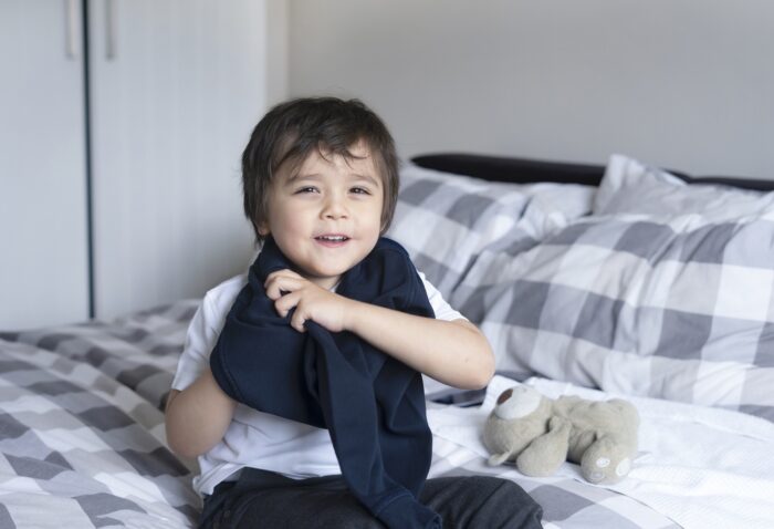 Autonomie de l'enfant : comment l'aider à s'habiller tout seul