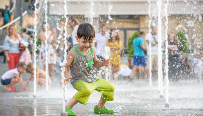 mapiwee-by-maped-comment-gérer-la-canicule-avec-les-enfants