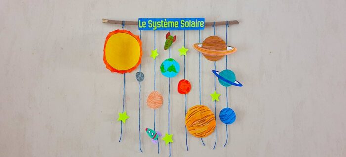 mobile système solaire avec les planètes et le soleil